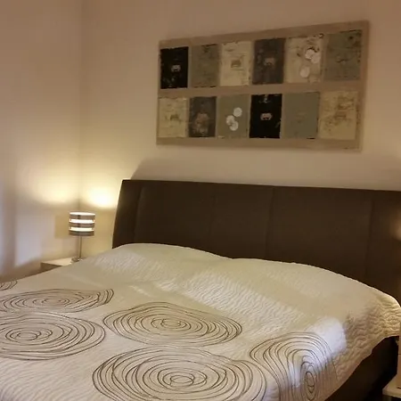 Eleven Apartment *