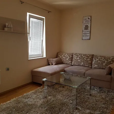 Eleven Apartment *