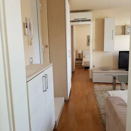 Eleven Apartment *