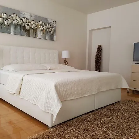 Apartment Eleven